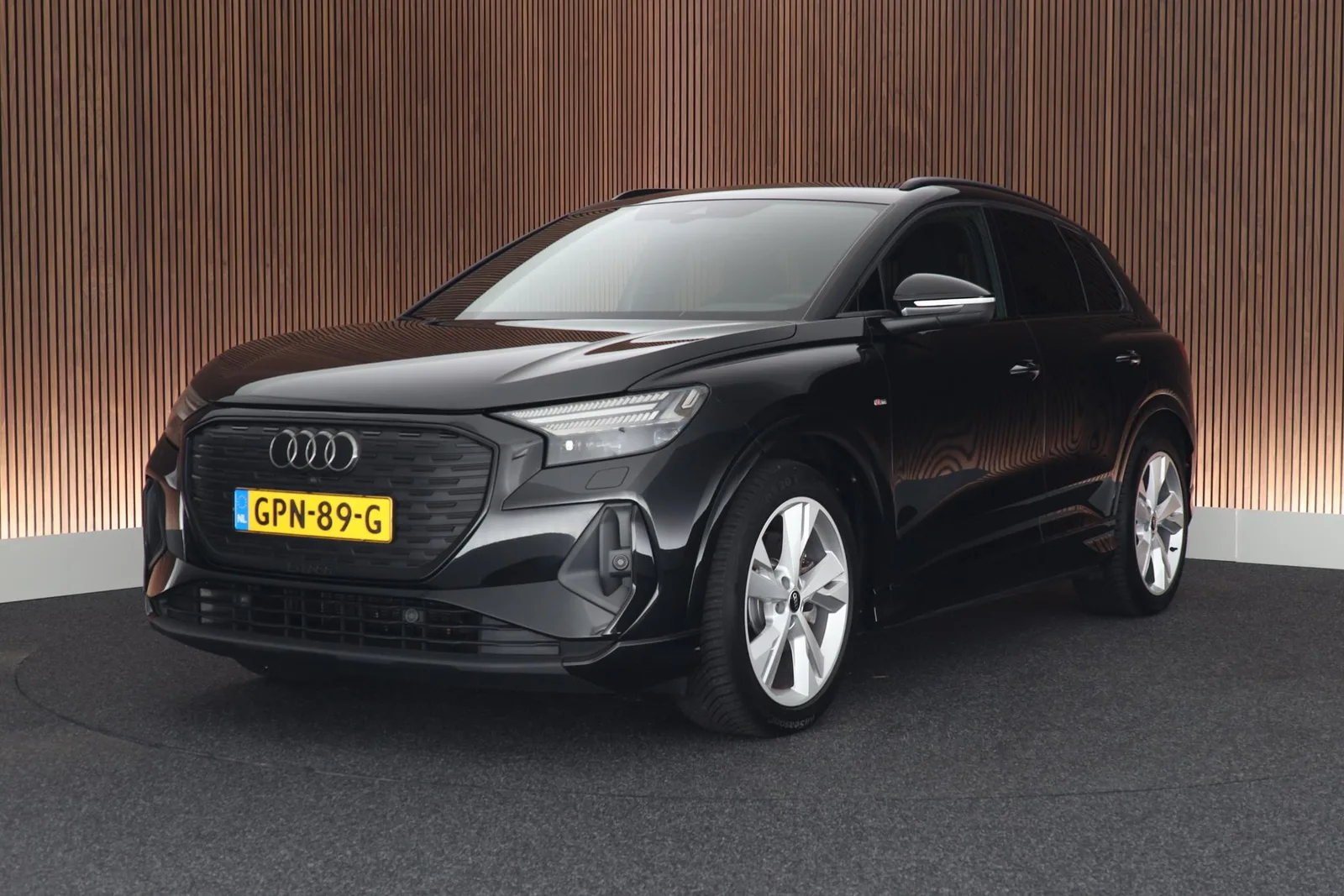 Audi Q4 e-tron (2024) — foto 1