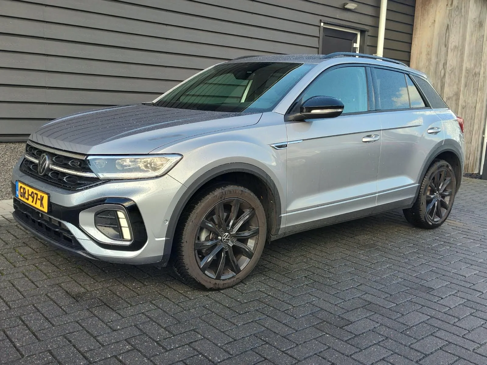 Volkswagen T-Roc (2023) — foto 1