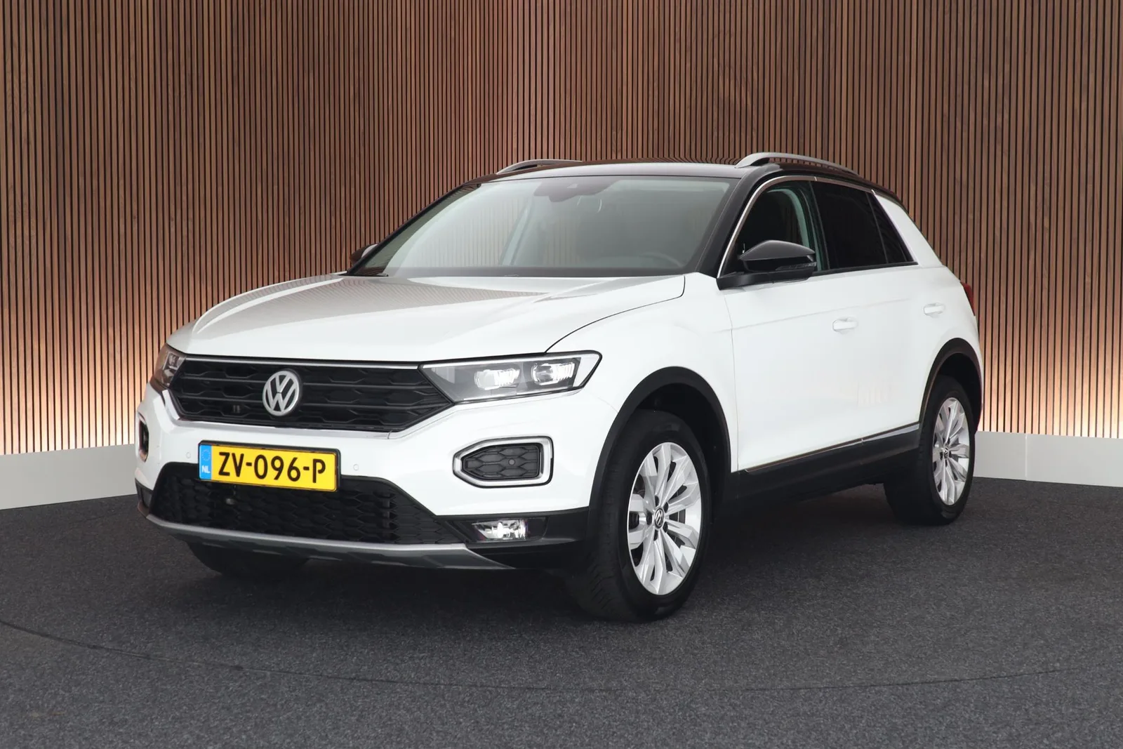 Volkswagen T-Roc (2019) — foto 1