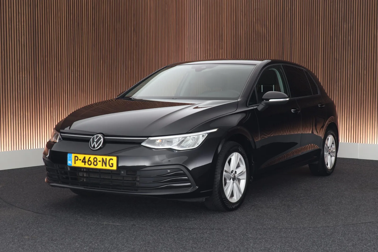 Volkswagen Golf (2022) — foto 1
