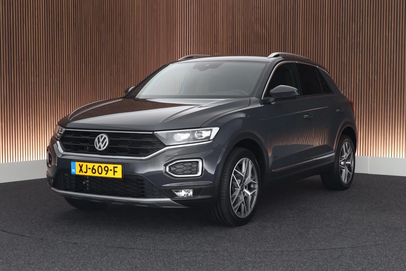 Volkswagen T-Roc (2019) — foto 1