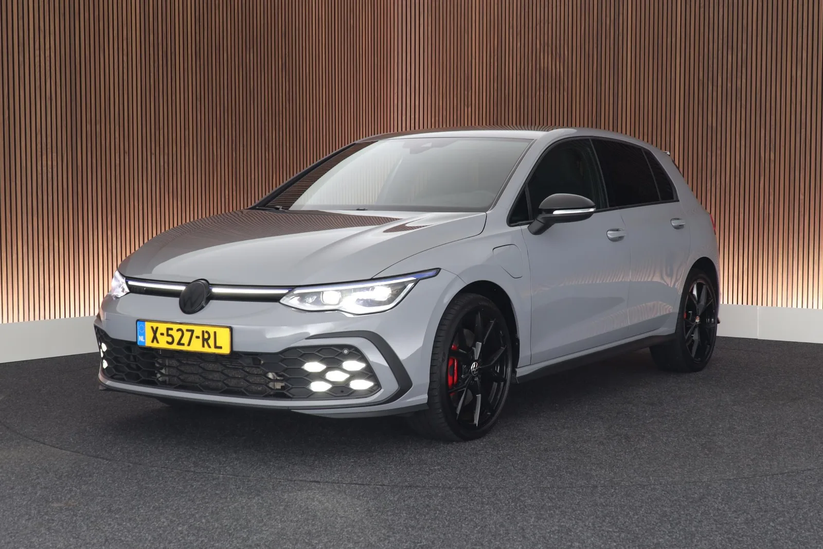 Volkswagen Golf (2021) — foto 1