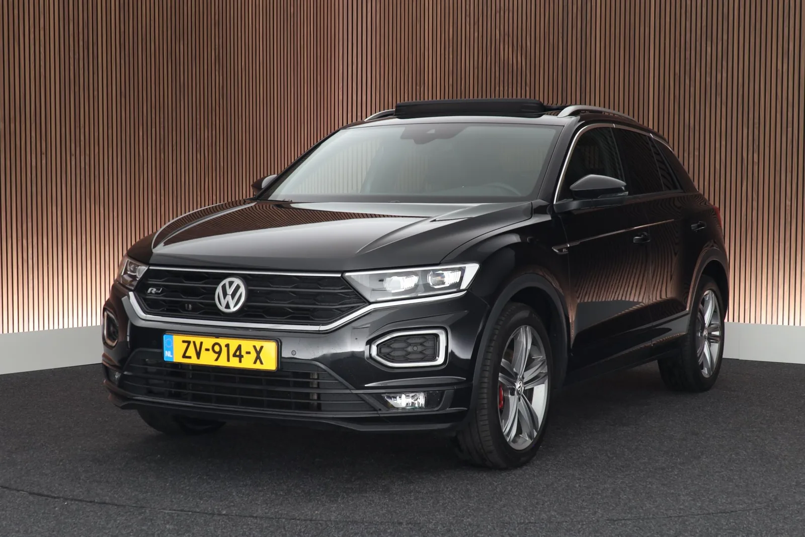 Volkswagen T-Roc (2019) — foto 1