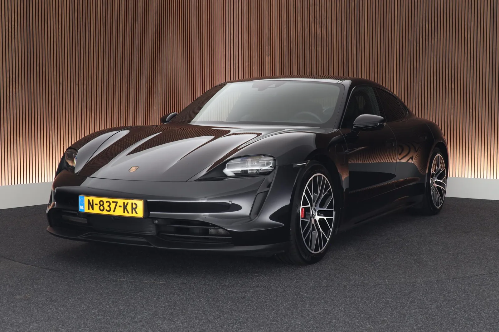 Porsche Taycan (2021) — foto 1