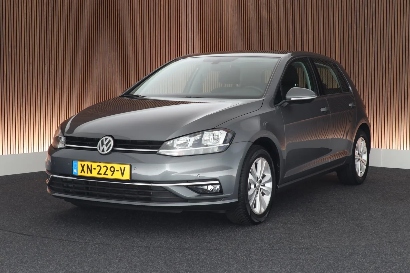 Volkswagen Golf (2019) — foto 1