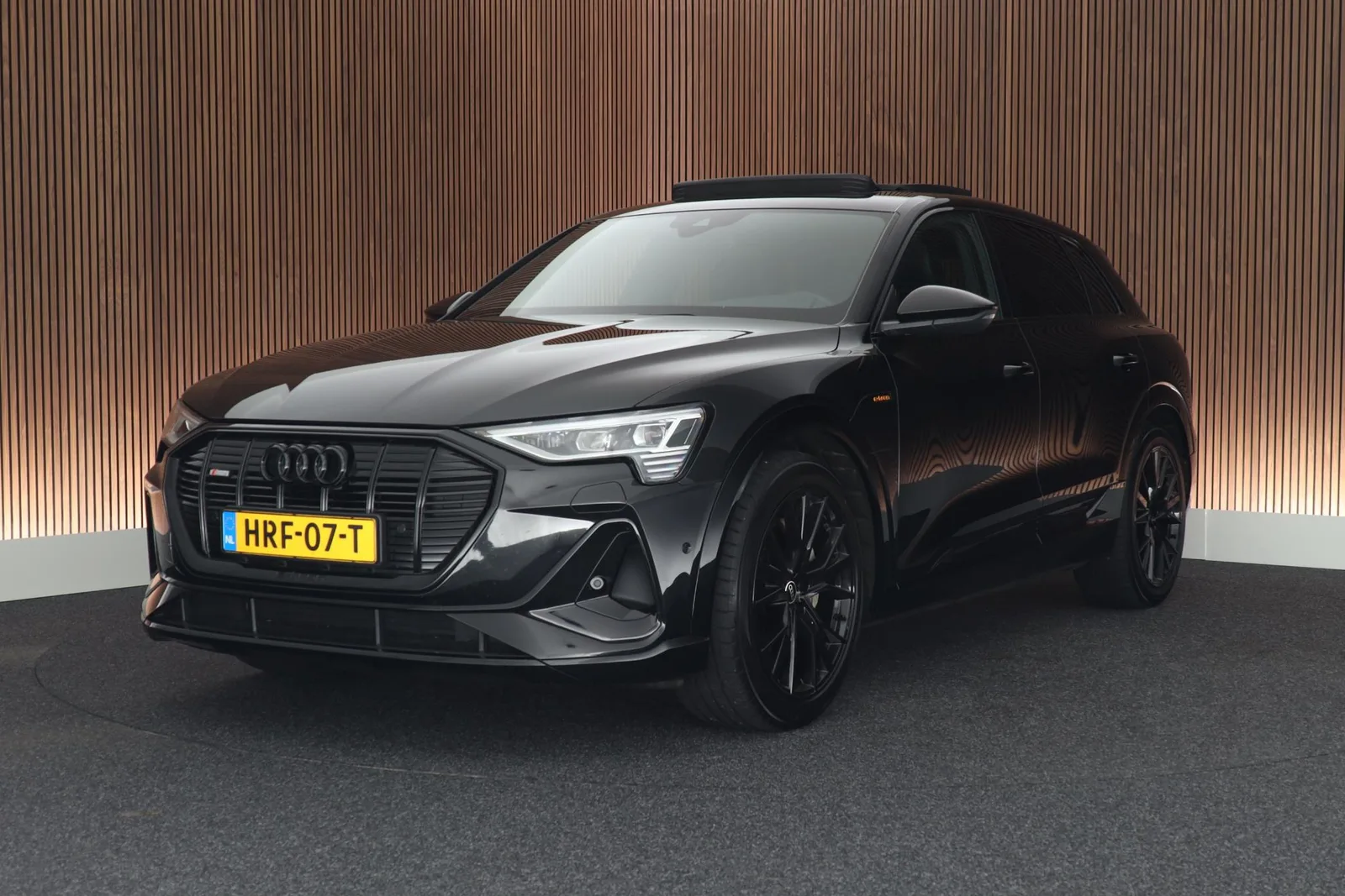 Audi e-tron (2023) — foto 1