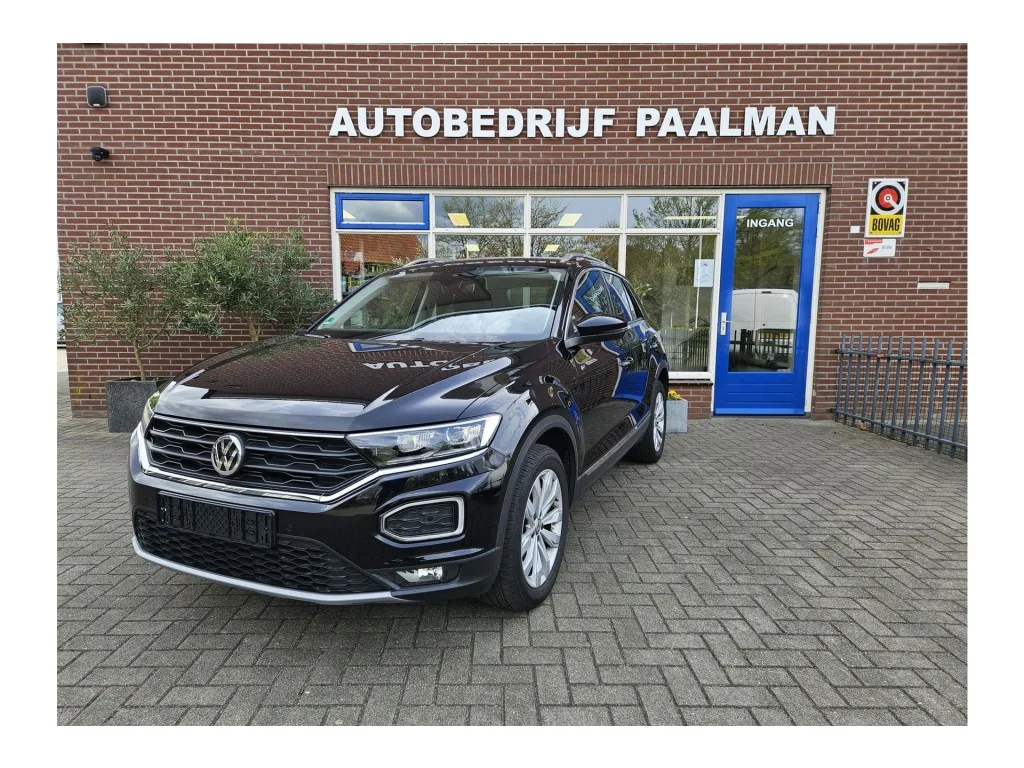 Volkswagen T-Roc (2018) — foto 1