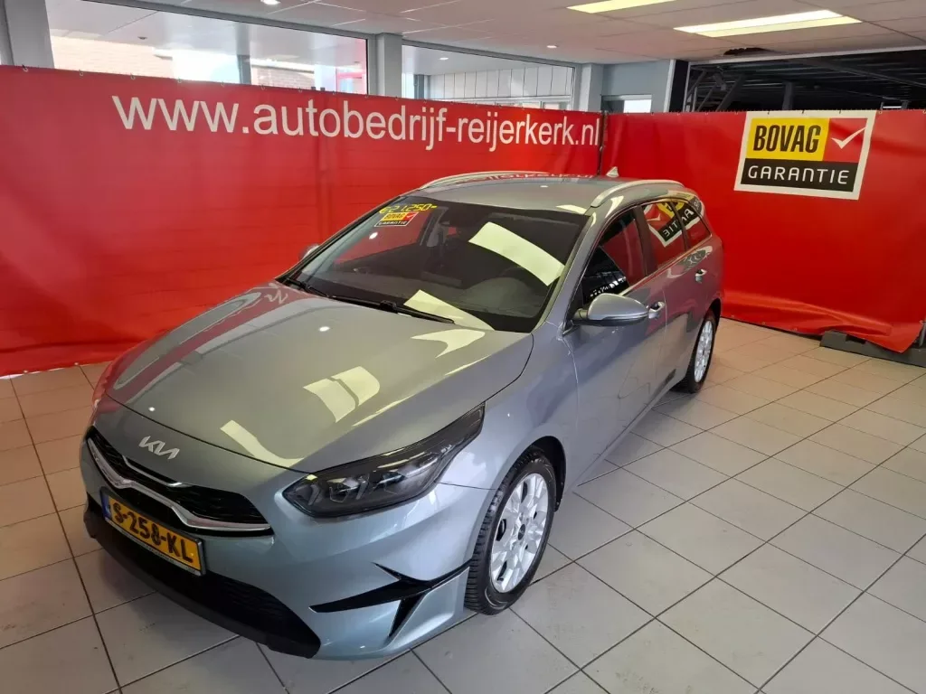 Kia Ceed (2023) — foto 1