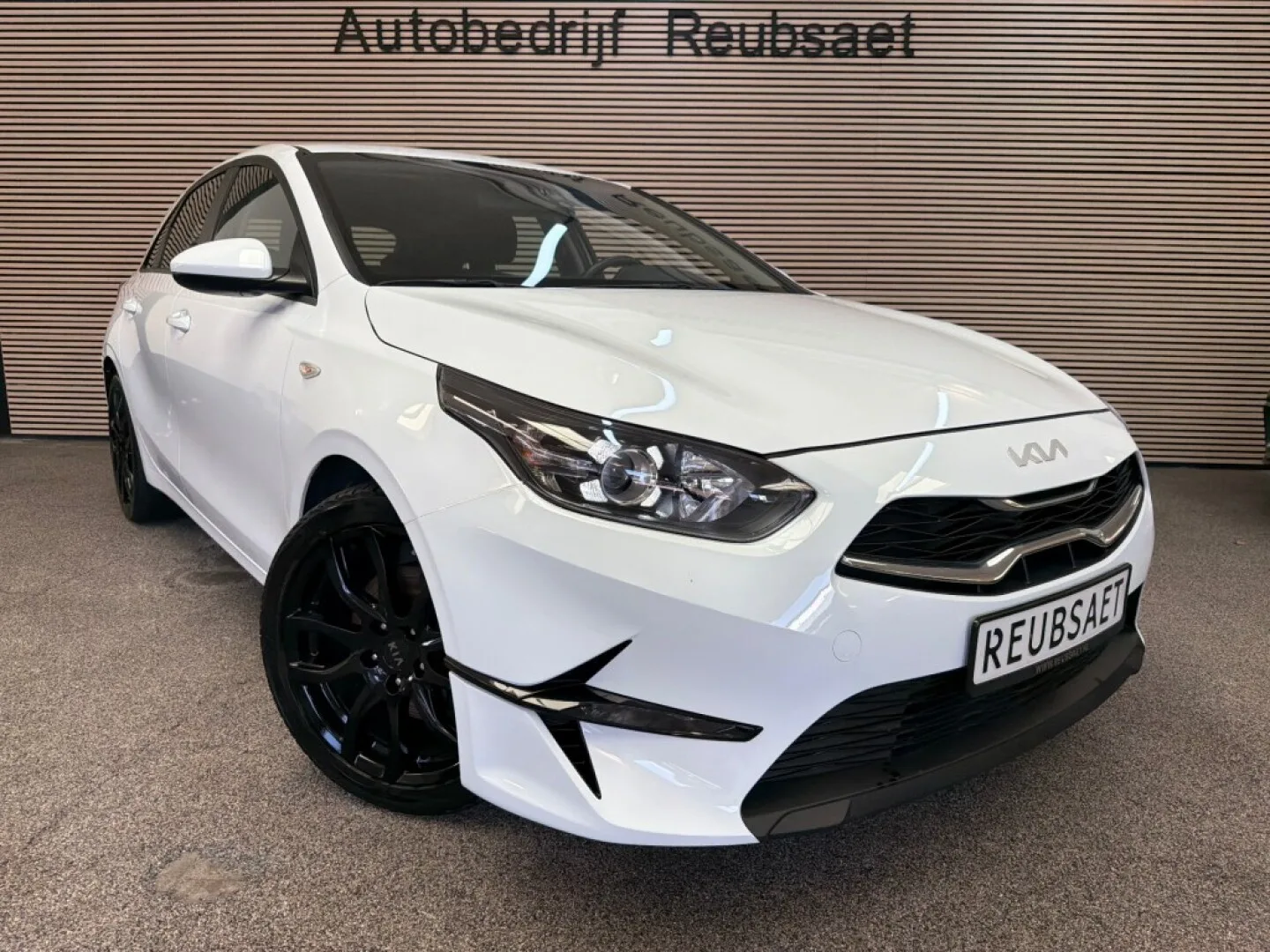 Kia Ceed (2022) — foto 1