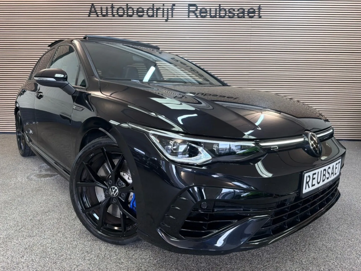Volkswagen Golf (2023) — foto 1