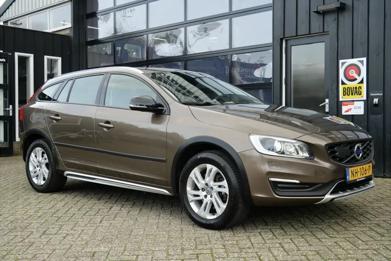 Volvo V60 Cross Country (2017)