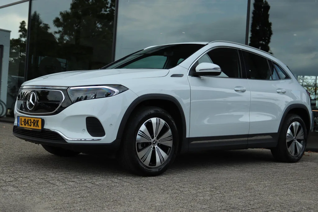 Mercedes-Benz EQA (2021) — foto 1