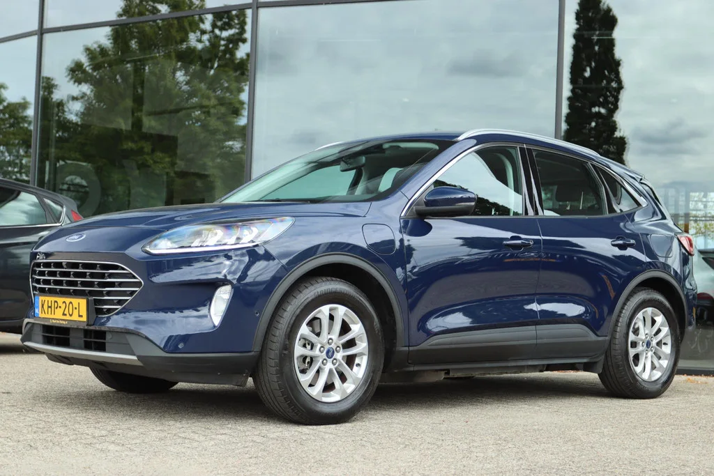 Ford Kuga (2021) — foto 1