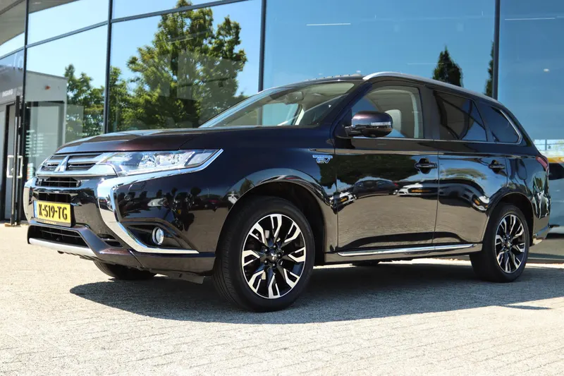 Mitsubishi Outlander (2016)