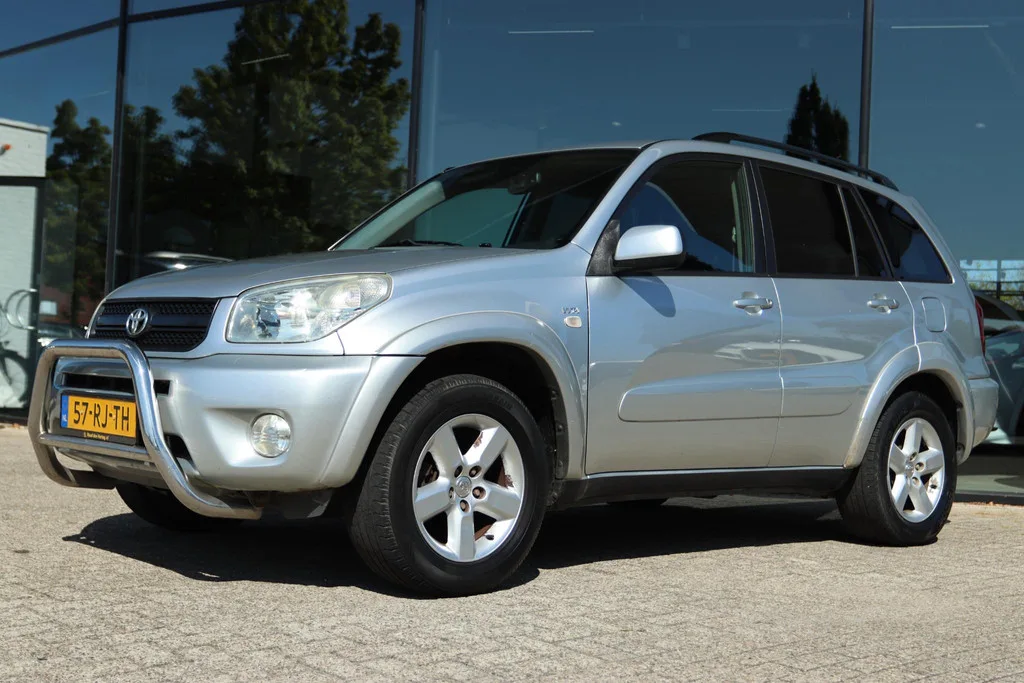 Toyota RAV4 (2005) — foto 1