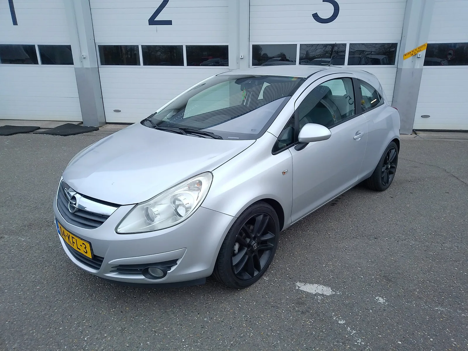 Opel Corsa (2009) — foto 1