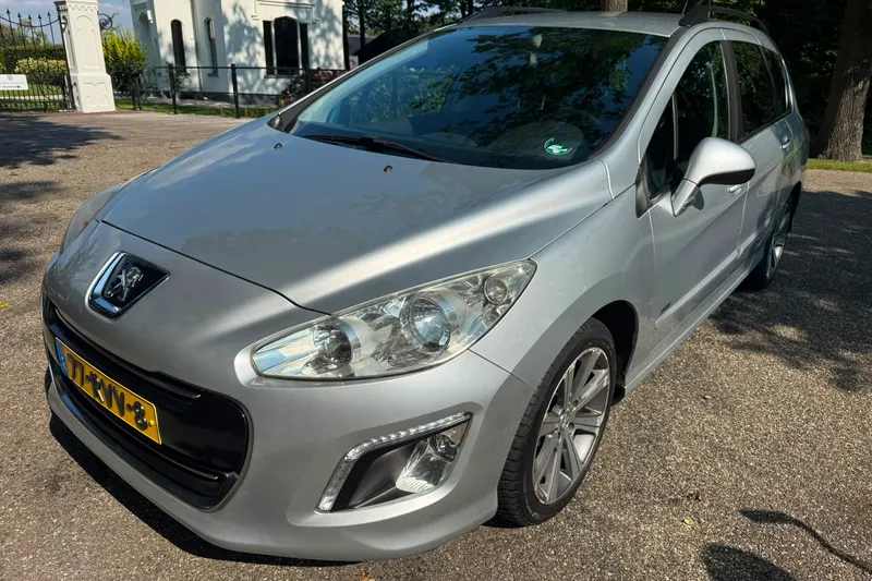 Peugeot 308 (2011)