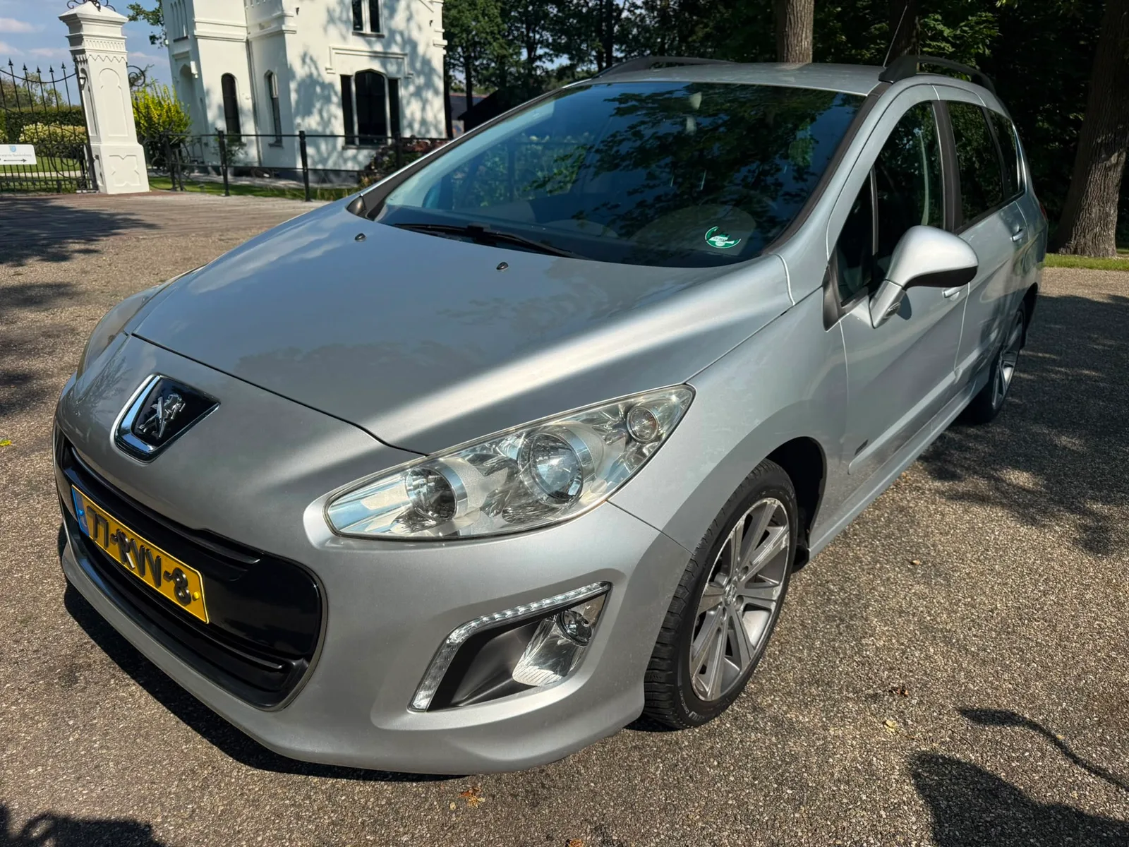 Peugeot 308 (2011) — foto 1