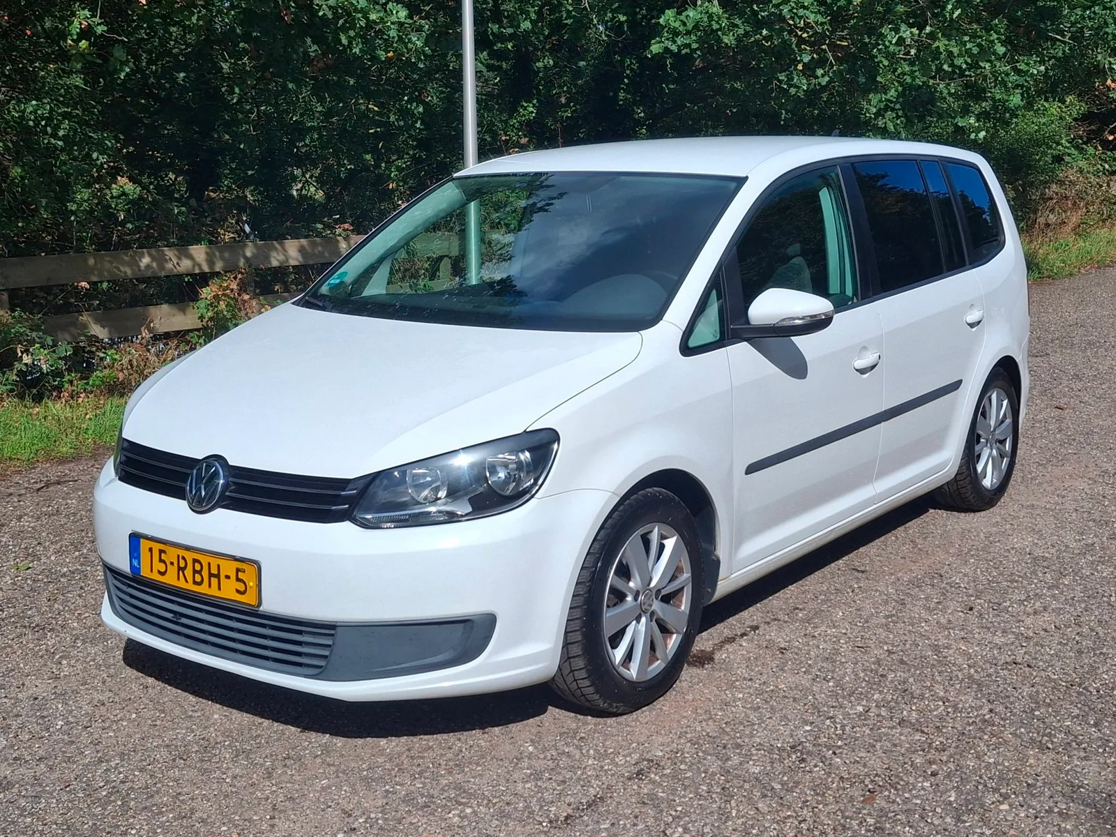 Volkswagen Touran (2011) — foto 1