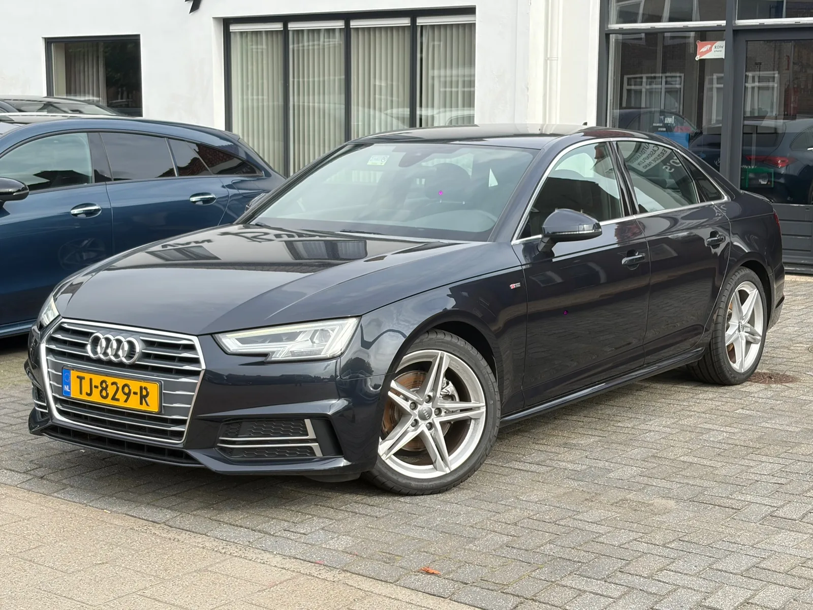 Audi A4 (2018) — foto 1