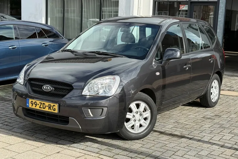 Kia Carens (2008)