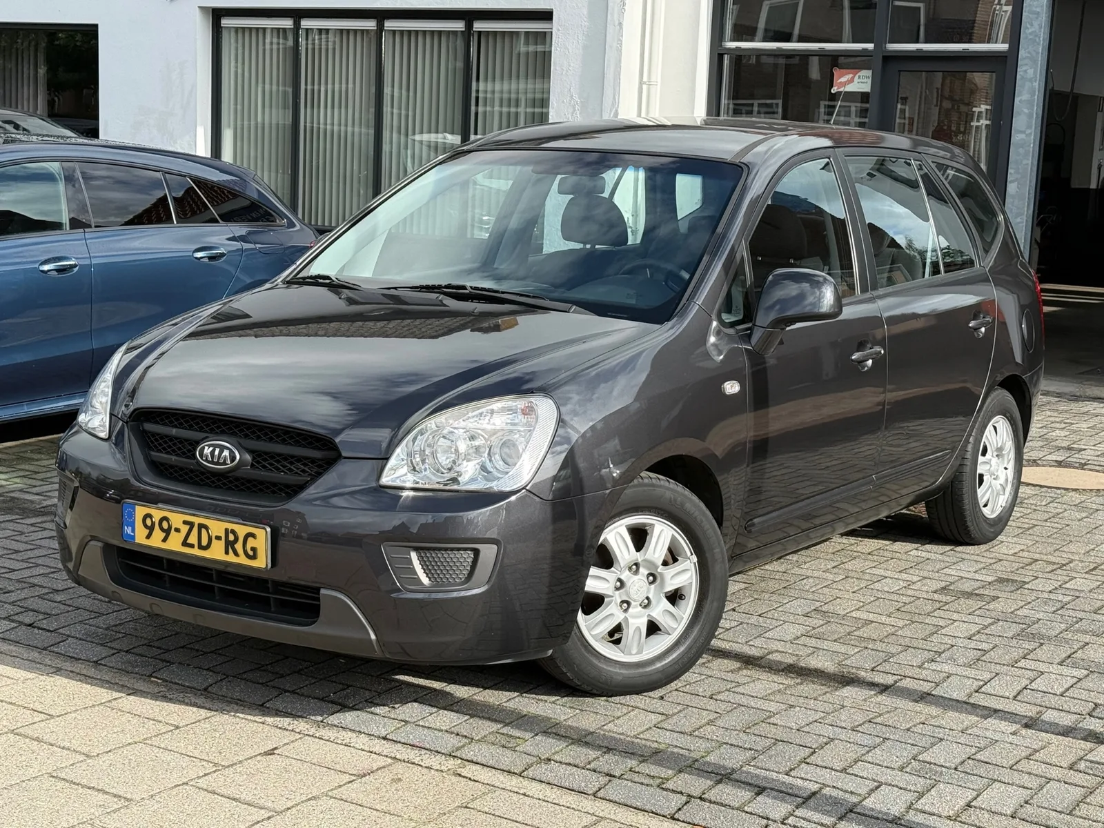 Kia Carens (2008) — foto 1