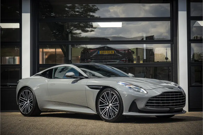 Aston Martin DB12 (2024)
