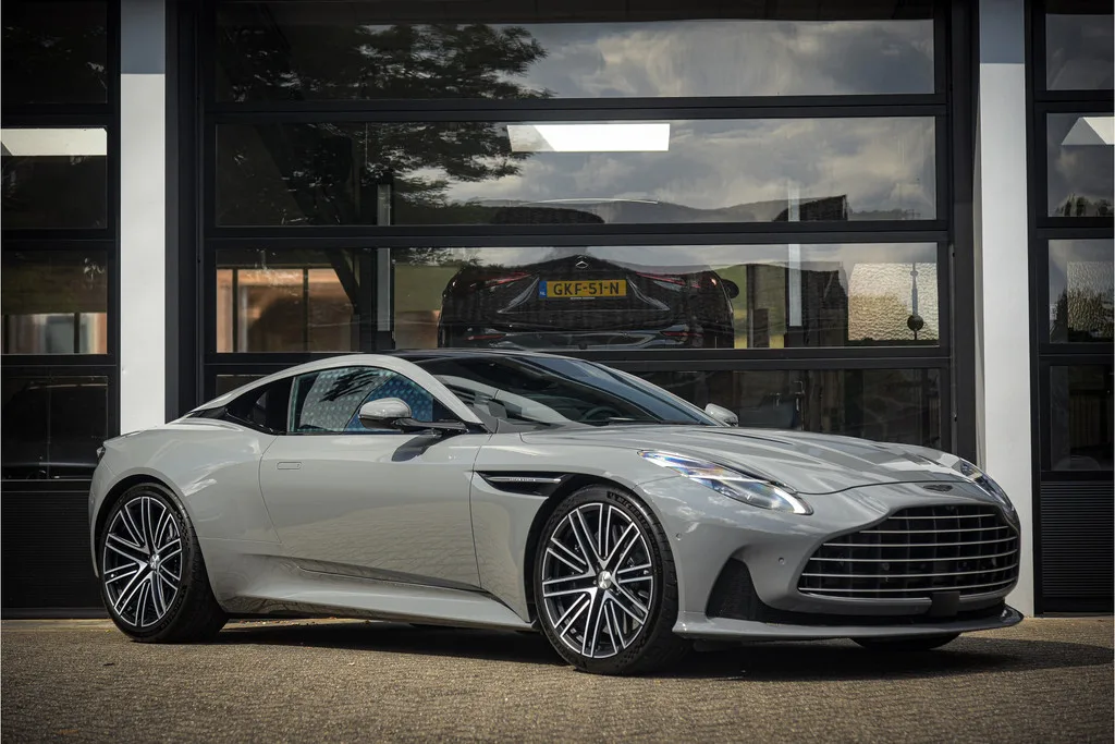 Aston Martin DB12 (2024) — foto 1