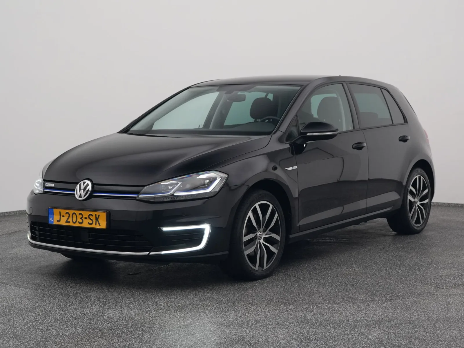 Volkswagen E-Golf (2020) — foto 1