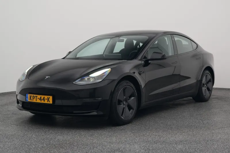 Tesla Model 3 (2023)