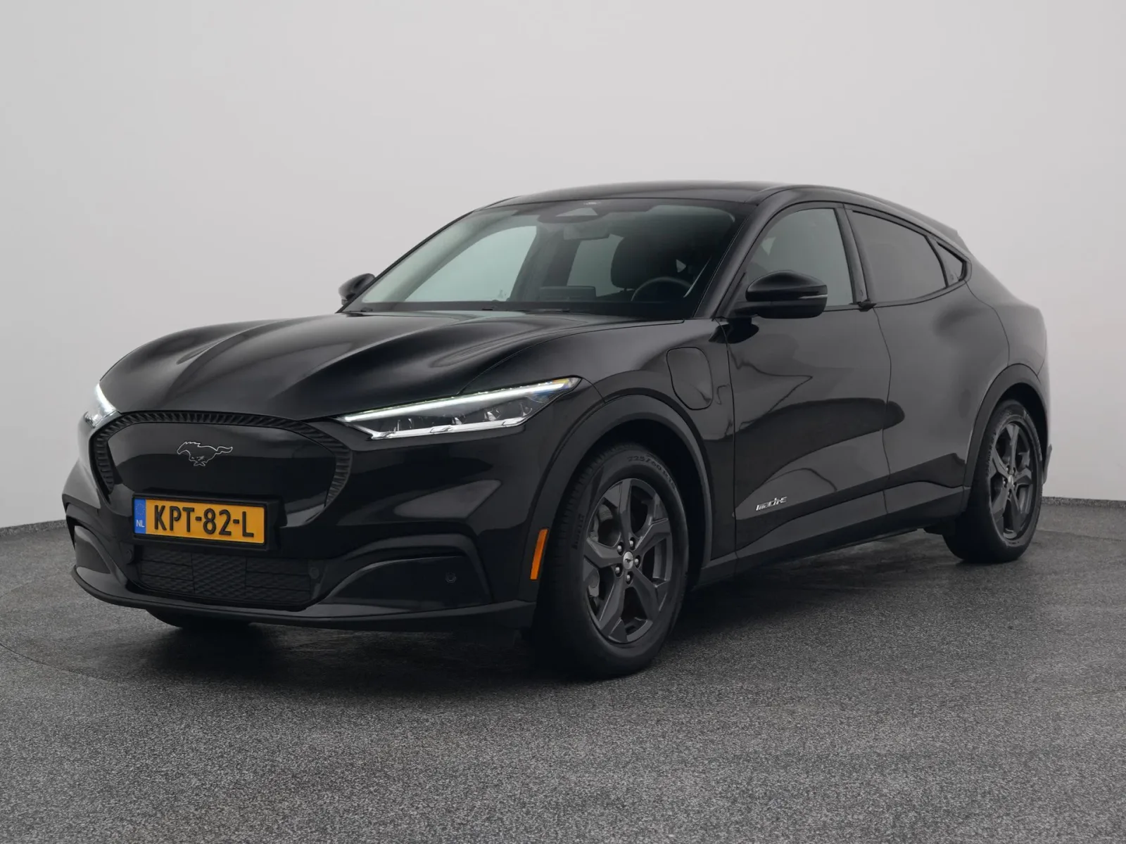 Ford Mustang (2022) — foto 1