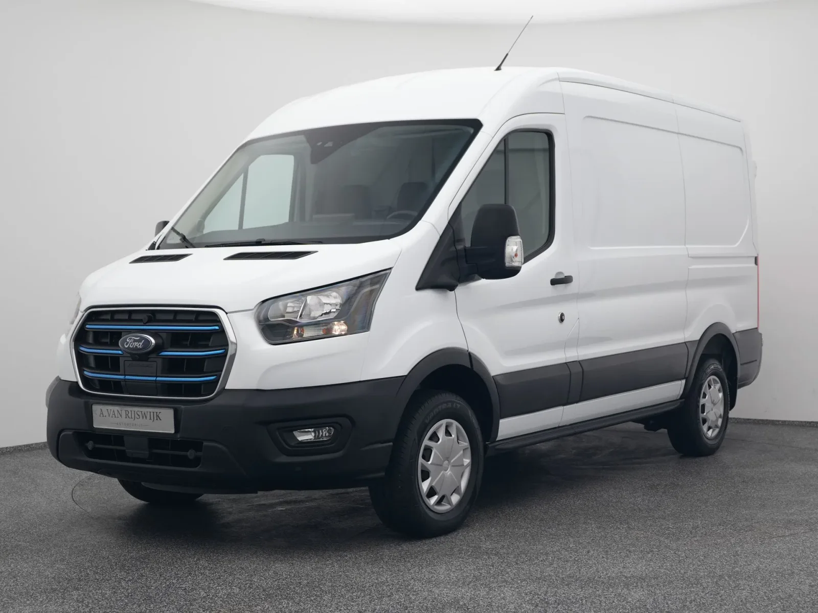 Ford E-Transit (2024) — foto 1