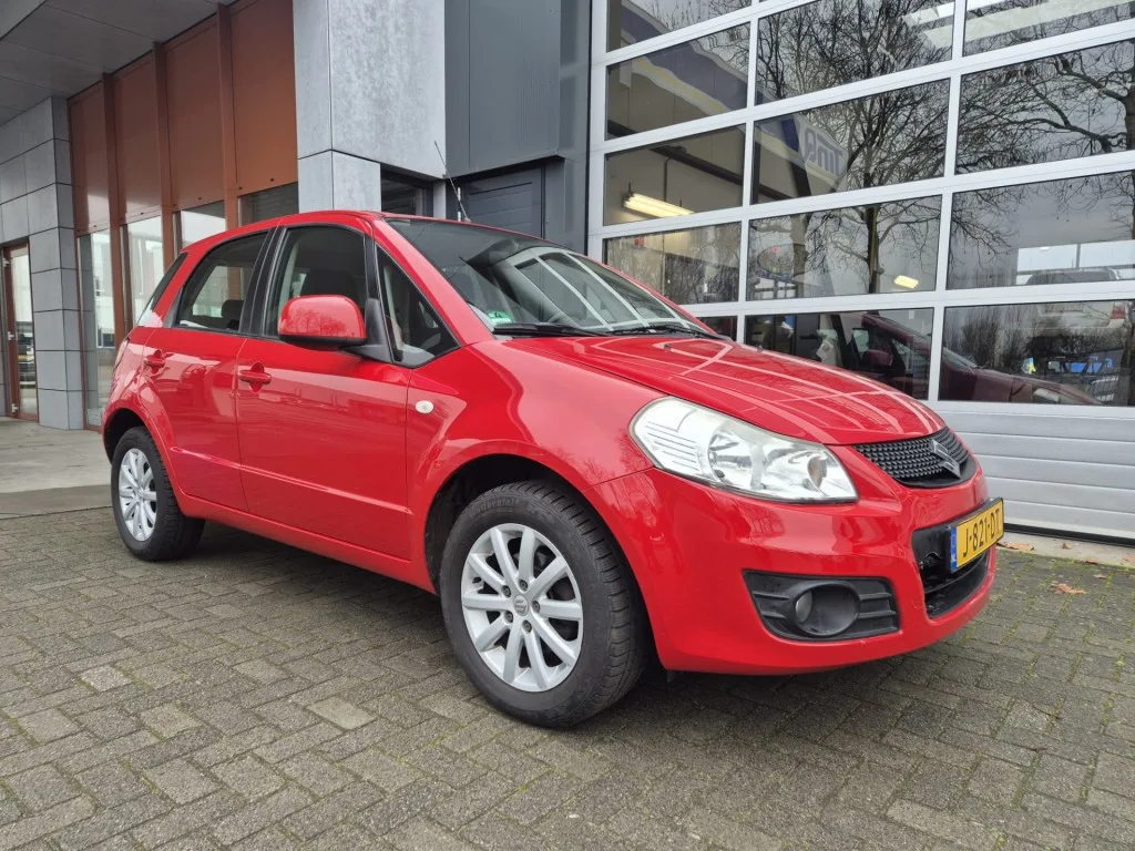 Suzuki SX4 (2013) — foto 1