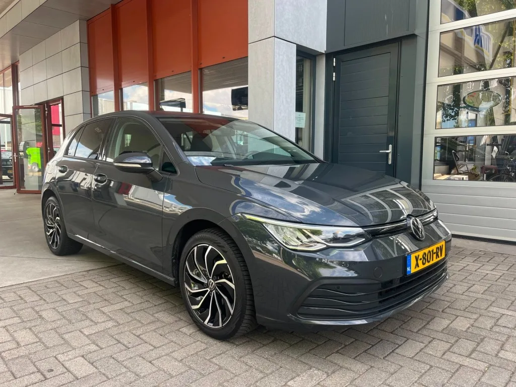 Volkswagen Golf (2024) — foto 1