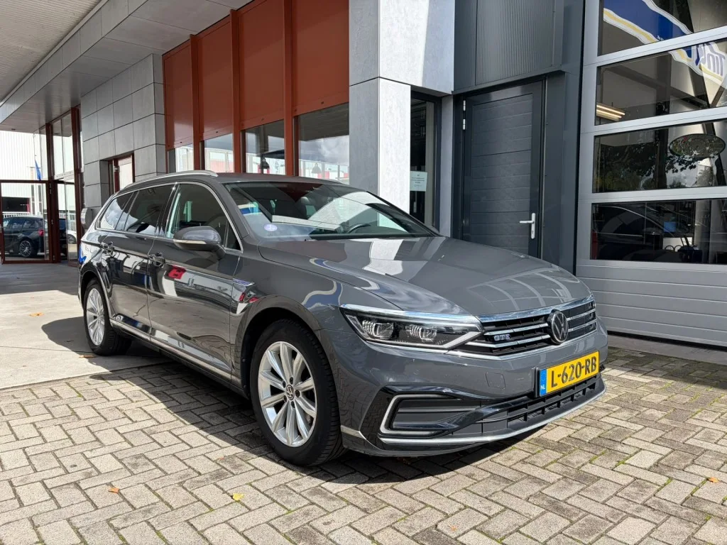 Volkswagen Passat (2021) — foto 1