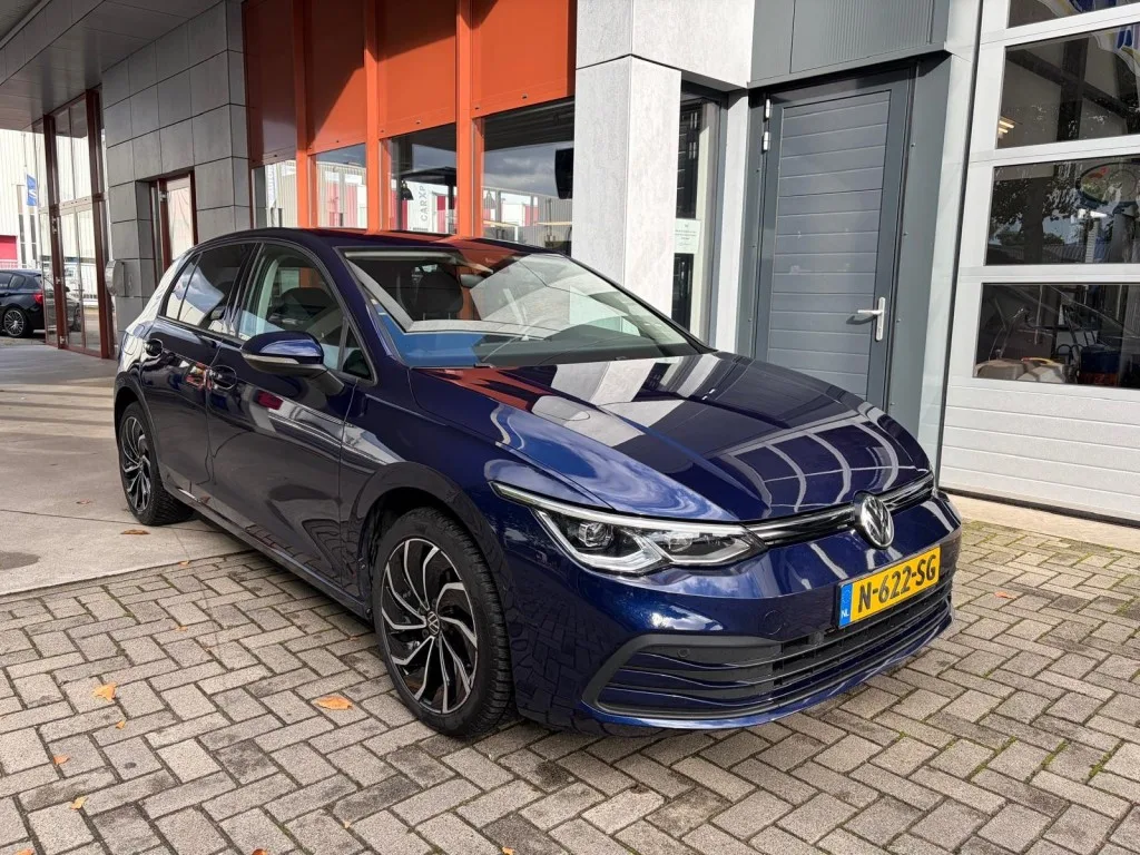 Volkswagen Golf (2021) — foto 1