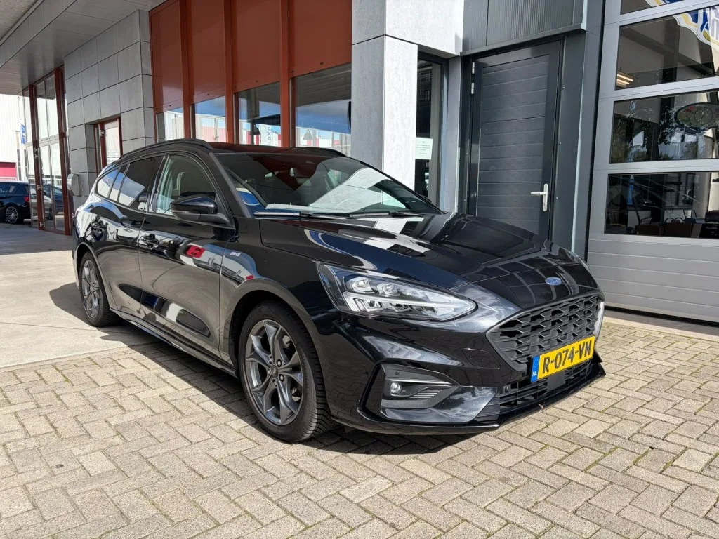 Ford Focus (2022) — foto 1