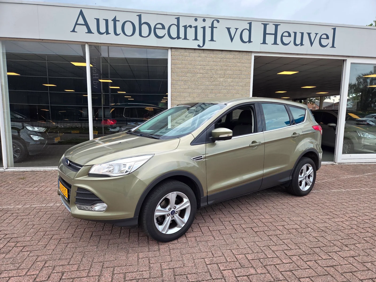 Ford Kuga (2015) — foto 1