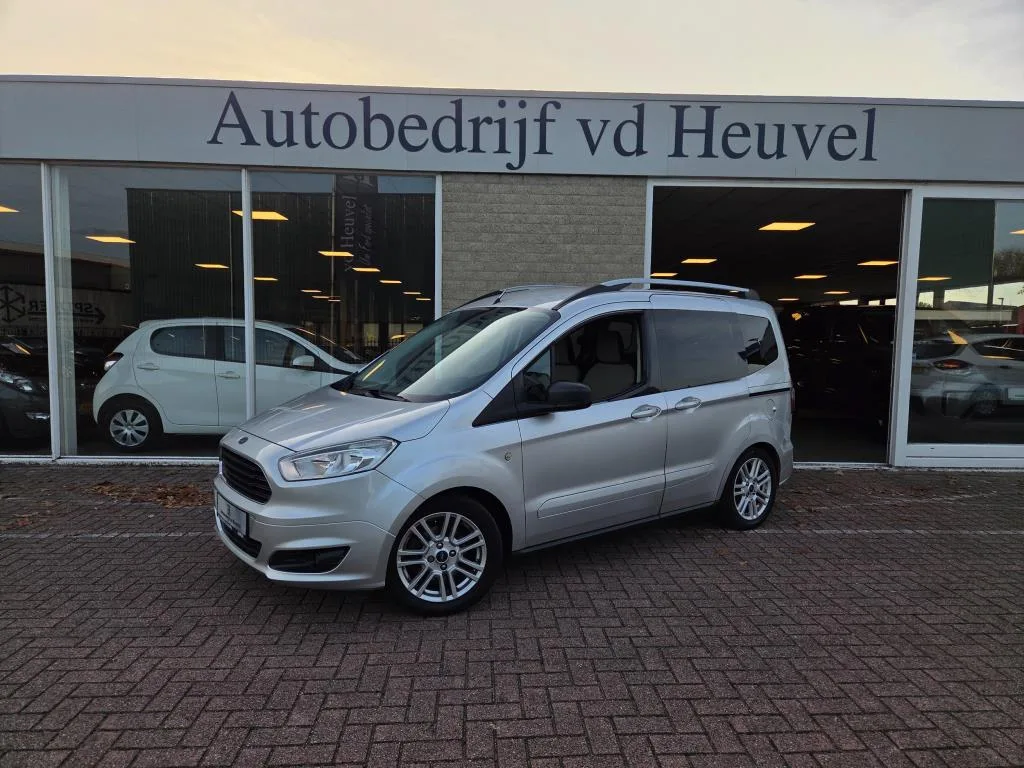 Ford Tourneo Courier (2014) — foto 1