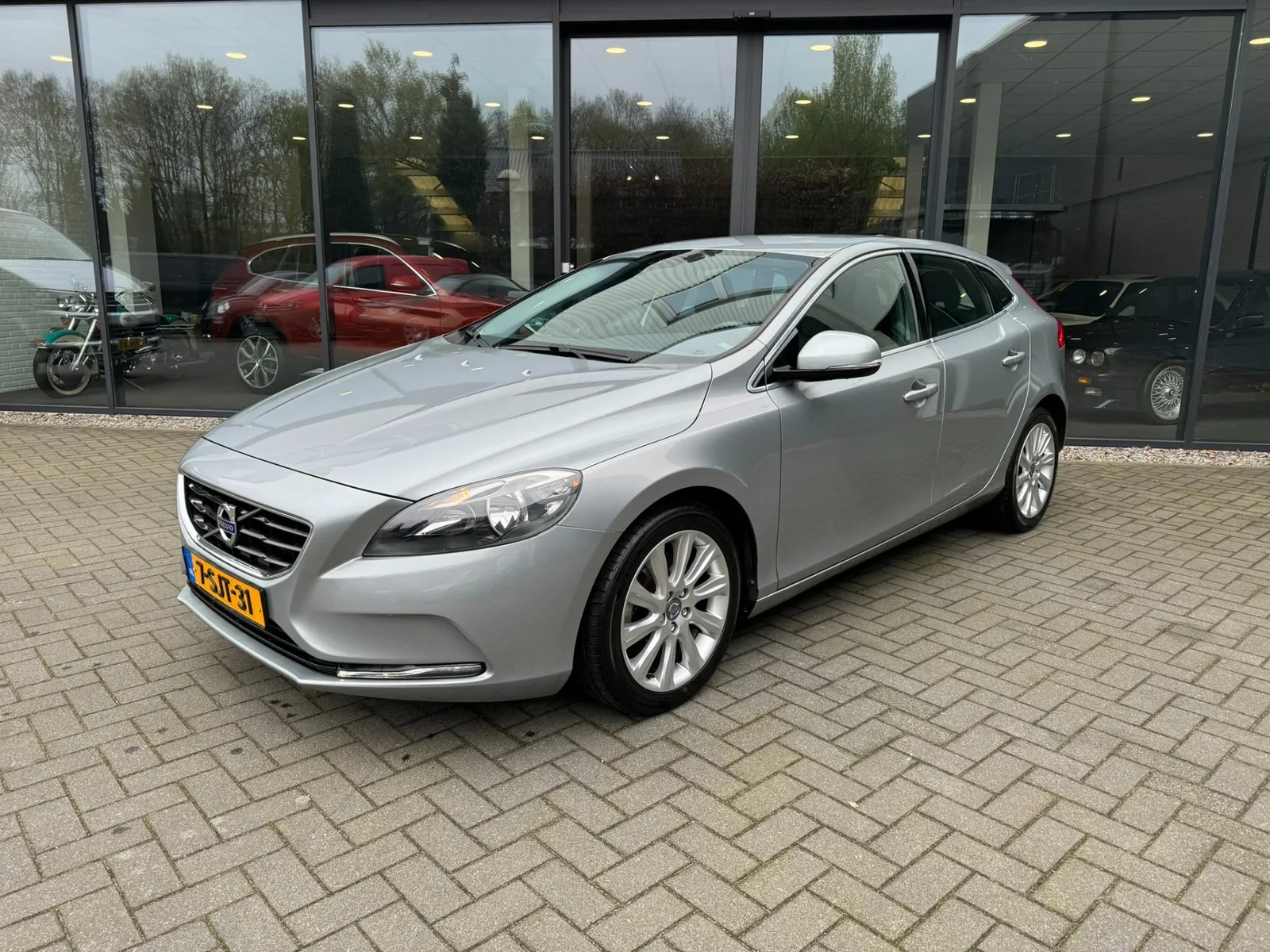 Volvo V40 (2013) — foto 1