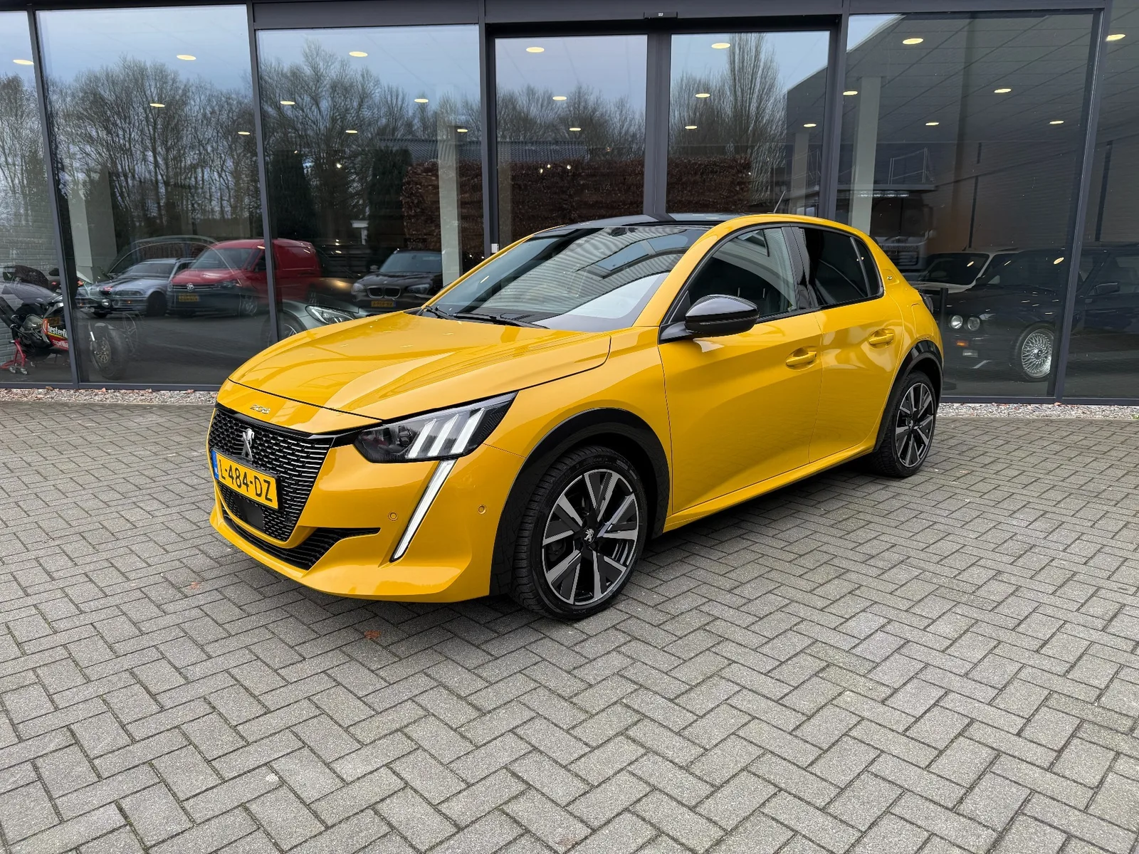 Peugeot 208 (2021) — foto 1