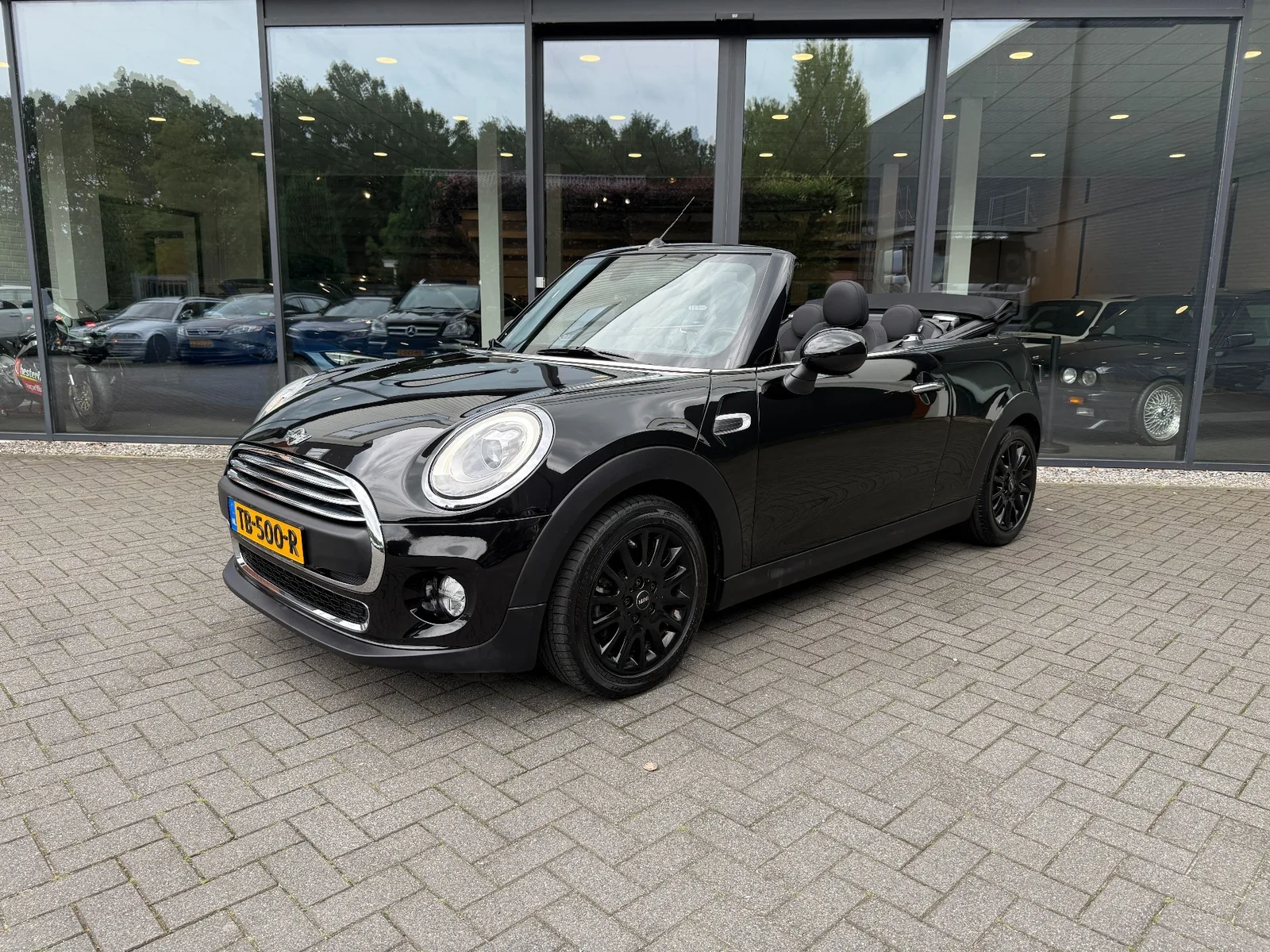MINI Cabrio (2017) — foto 1
