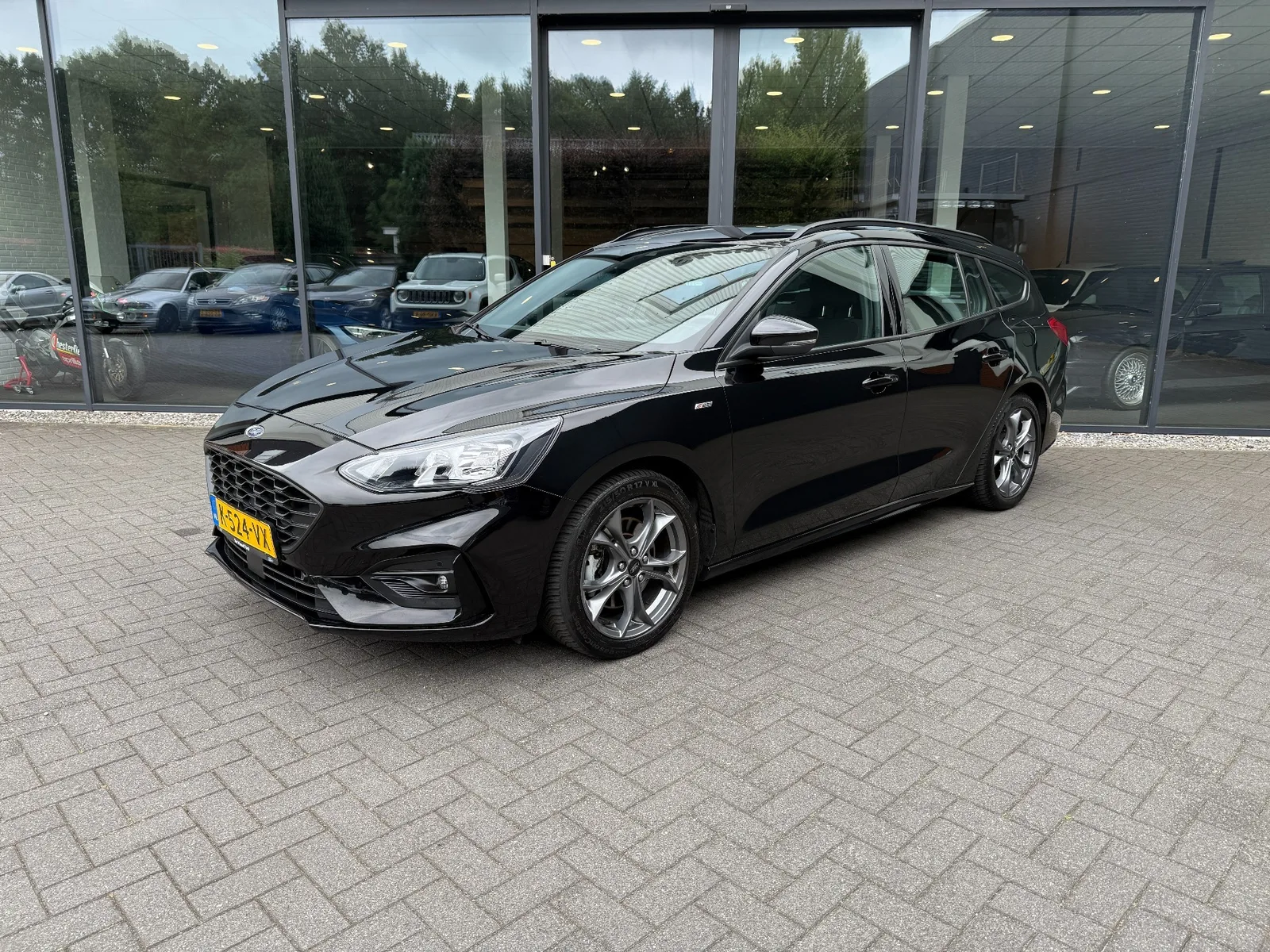 Ford Focus (2021) — foto 1