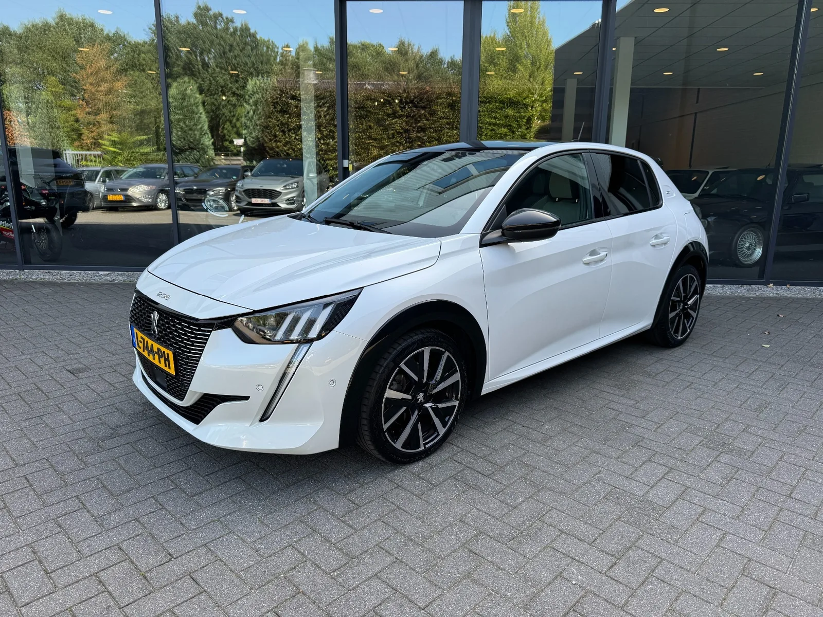 Peugeot 208 (2021) — foto 1