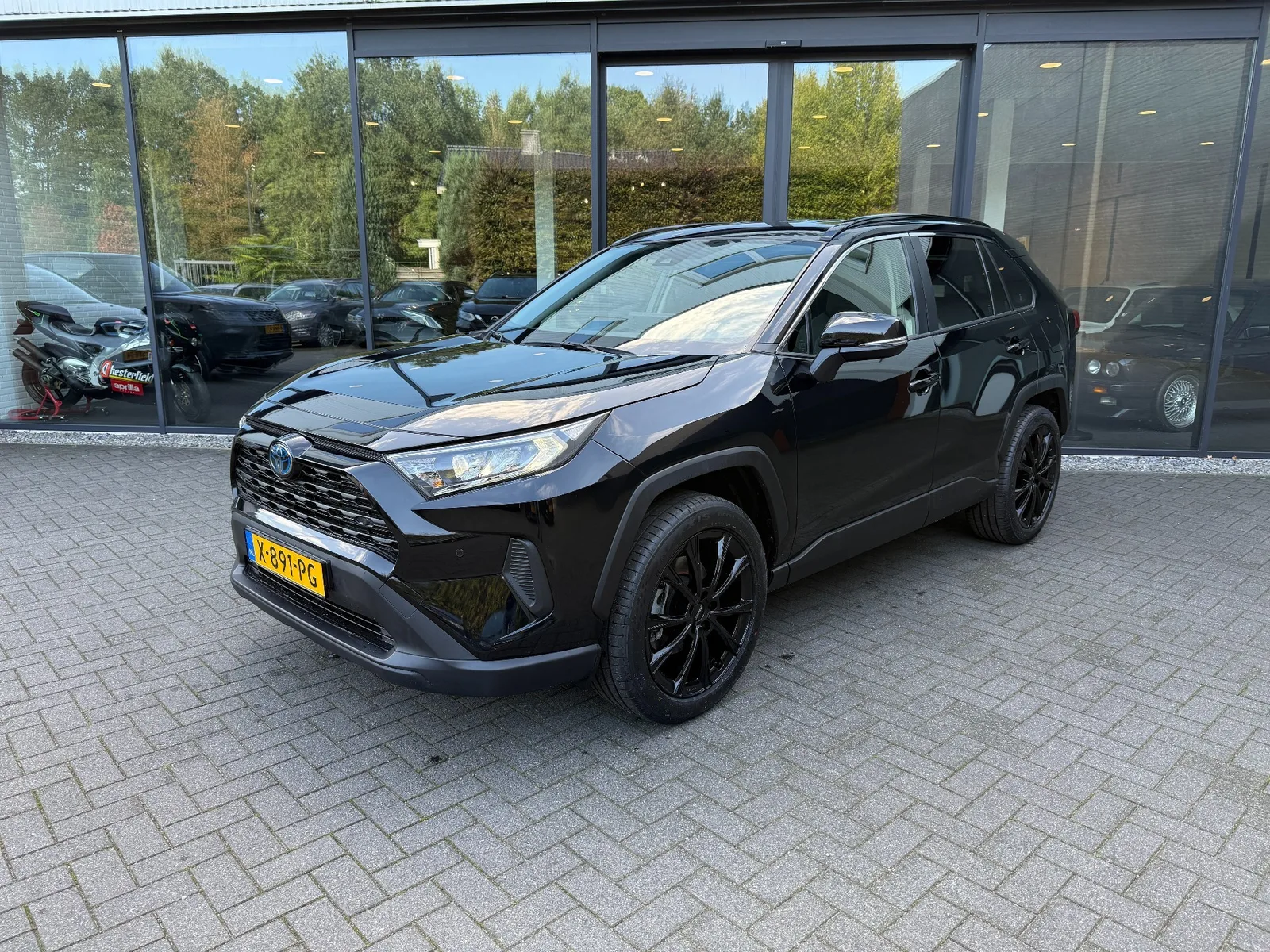 Toyota RAV4 (2024) — foto 1