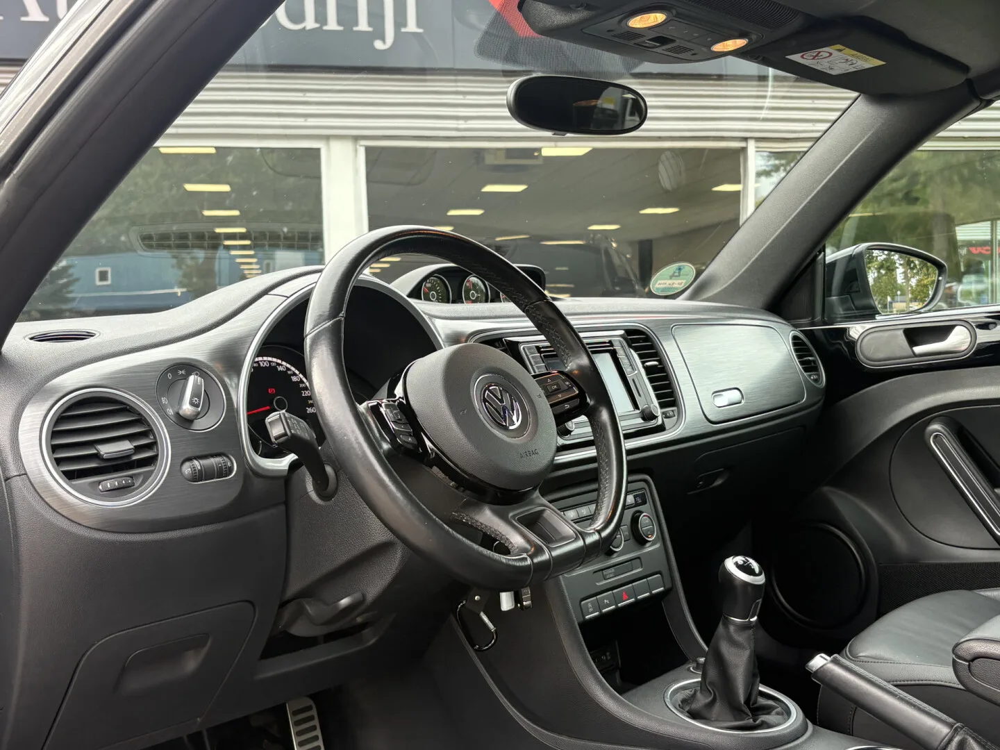 Volkswagen Beetle (2016) — foto 1