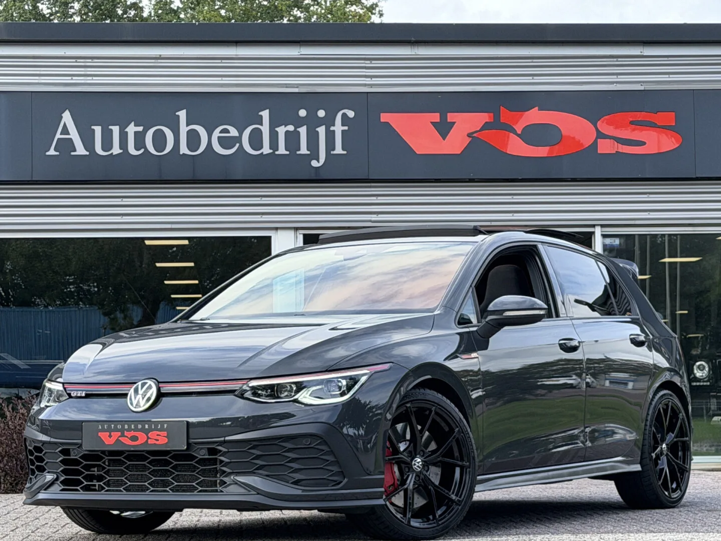 Volkswagen Golf (2021) — foto 1