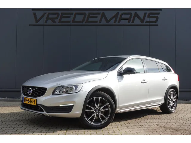 Volvo V60 Cross Country (2015) — foto 1