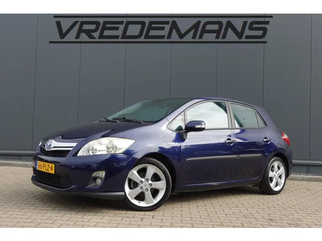 Toyota Auris (2011) — foto 1