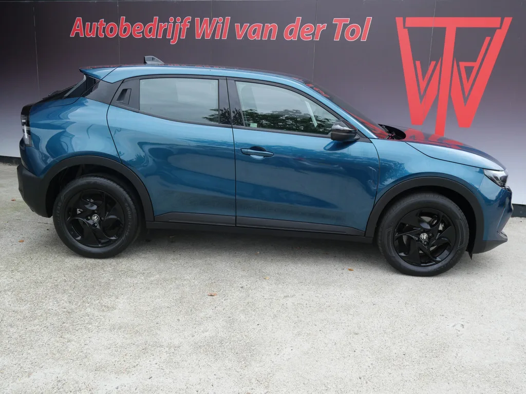 Alfa Romeo Junior (2025) — foto 1